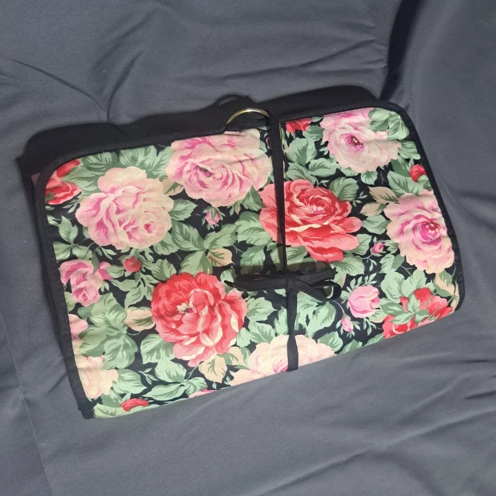 Diane Von Furstenberg Floral Hanging Travel Makeup Bag Folds‎ Ties Zippered